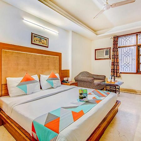 Hotel Apra Deluxe New Delhi Bagian luar foto