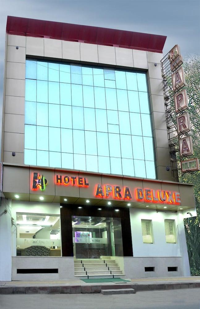 Hotel Apra Deluxe New Delhi Bagian luar foto