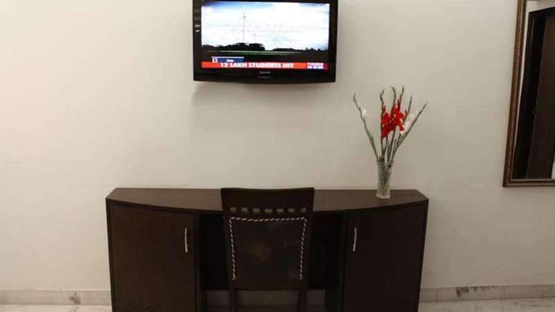 Hotel Apra Deluxe New Delhi Bagian luar foto
