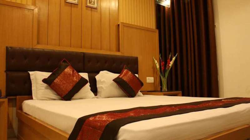 Hotel Apra Deluxe New Delhi Bagian luar foto