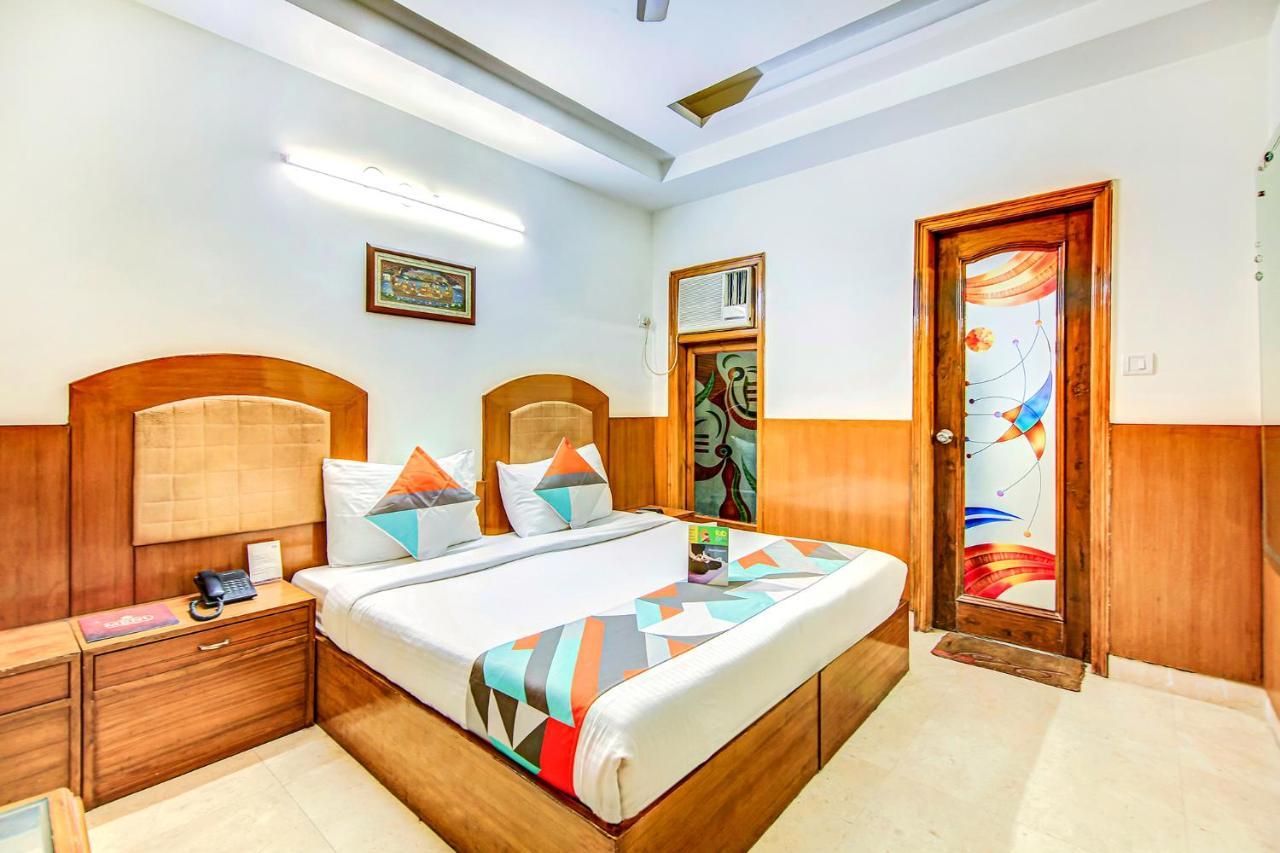 Hotel Apra Deluxe New Delhi Bagian luar foto