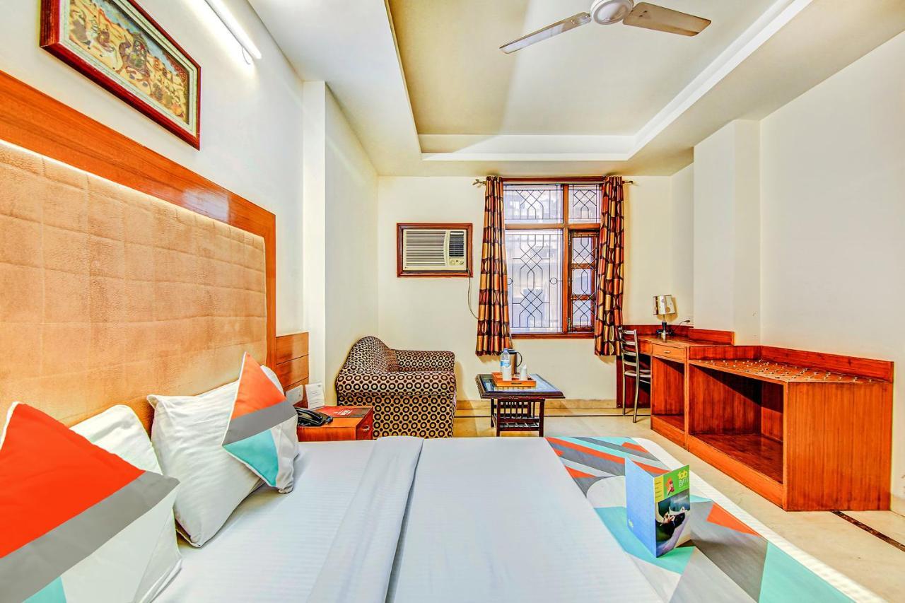 Hotel Apra Deluxe New Delhi Bagian luar foto